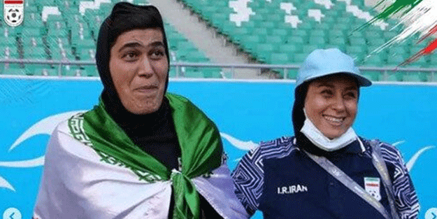 Dünya Zohreh Koudaei'yi konuşuyor! Fotoğrafları meydanlara asıldı