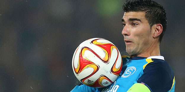 Dünyaca ünlü futbolcu hayatını kaybetti