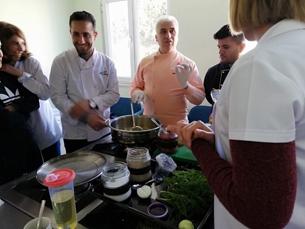 Dünyaca ünlü Mardinli şef Demir’den kursiyerlere eğitim 