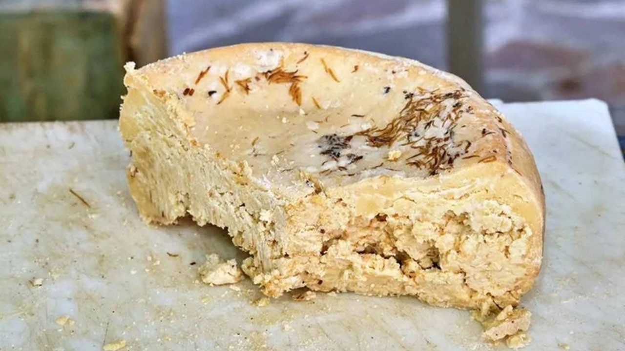Dünyaca ünlü peynir markası: Her yerde yasaklandı, apar topar geri çağırdı!