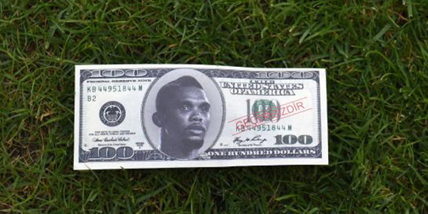 Dünyaca ünlü yıldıza dolar attılar!