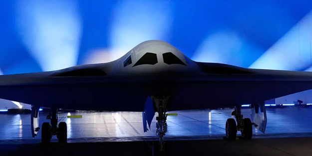 Dünyada bir ilk! Gizli şekilde geliştirilen 6. nesil bombardıman uçağı B-21 Raide tanıtıldı