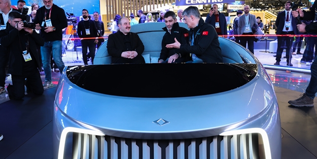 Dünyada bir ilk! TOGG görücüye çıkardı