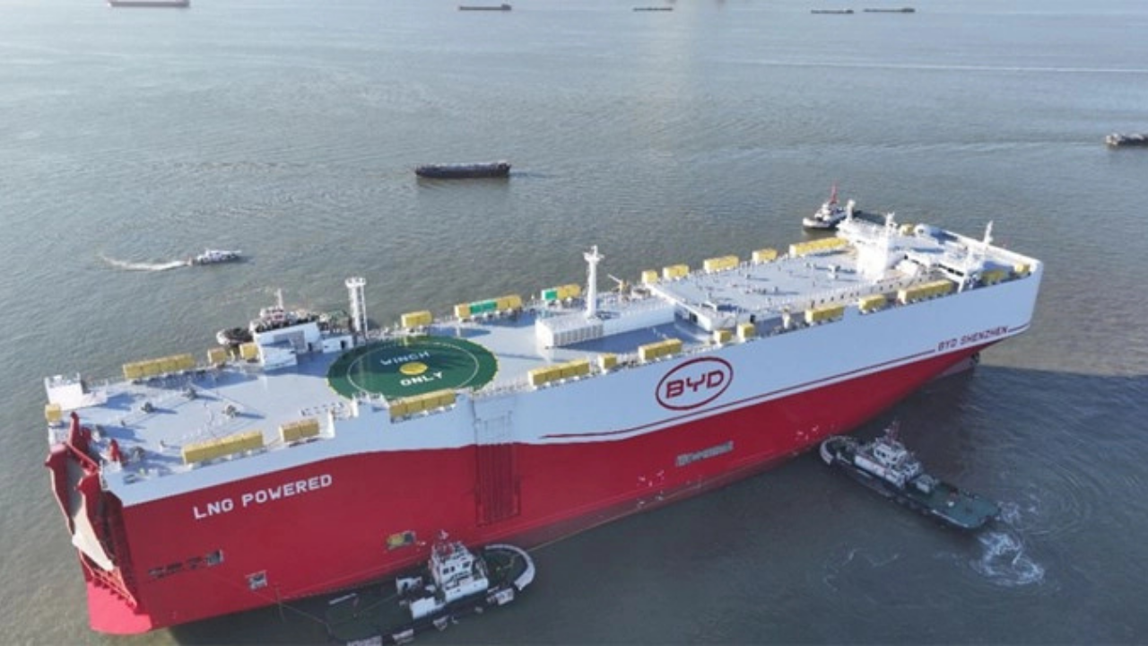 Dünyada en büyüğü! BYD’nin gemisi denize indi