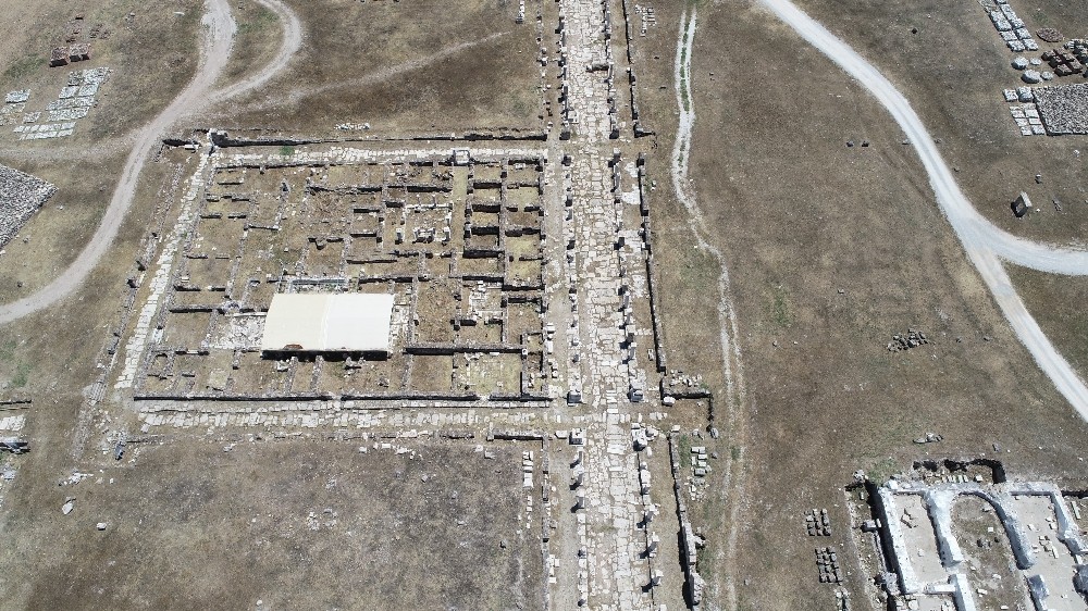 Dünyada eşi benzeri bulunmayan Traian heykelinin restorasyonu tamamlandı 