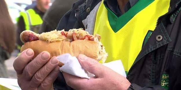 Dünyada futbol seyircileri maçlarda ne yiyor?