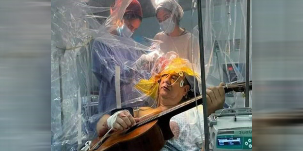 Dünyada gündem olan ameliyat! Beyni açıkken 4 saat gitar çaldı