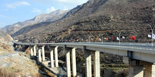 Dünyada ilk! Türk mühendisler tasarladı: 15 bin 600 ton çelikten tek parça inşa edildi! İnanılmaz proje!