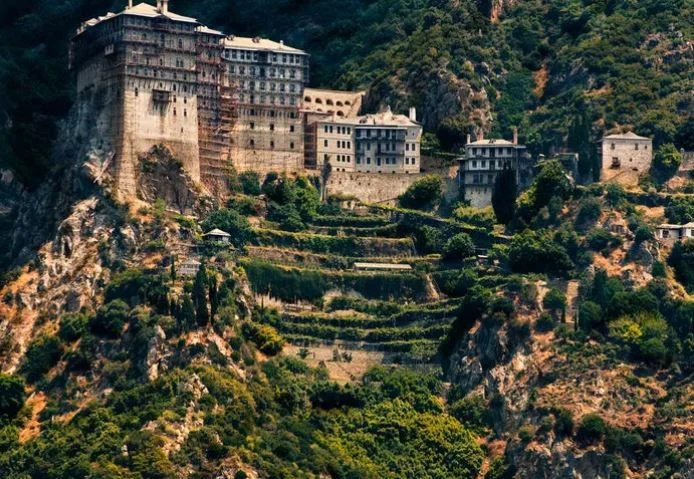 Dünyada kadınlara yasak olan tek yer o ülkede çıktı! 1045 yılından beri tek bir kadın bile ayak basamamış