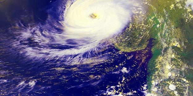 Dünyada telaş başladı! Her şeyi yutarak iki ülkeye doğru ilerliyor