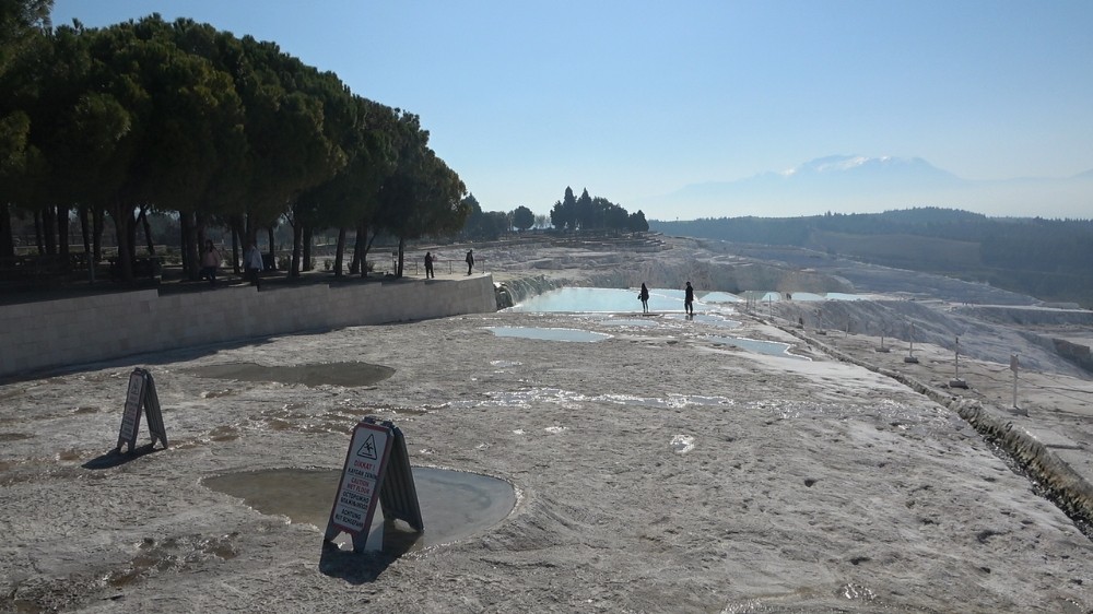 Dünyada yaşanan korona virüsü salgını nedeniyle Pamukkale boş kaldı 