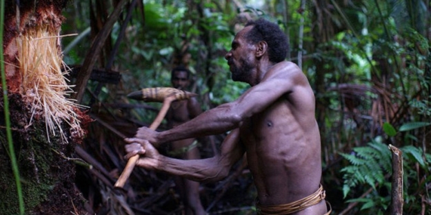 Dünya'da yaşayan son yamyam kabilesi görüntülendi