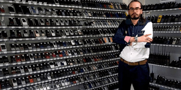 Dünyadaki tüm modeller onda! 2 bin 779 telefonla Guinness’e girmeye hazırlanan Türk!