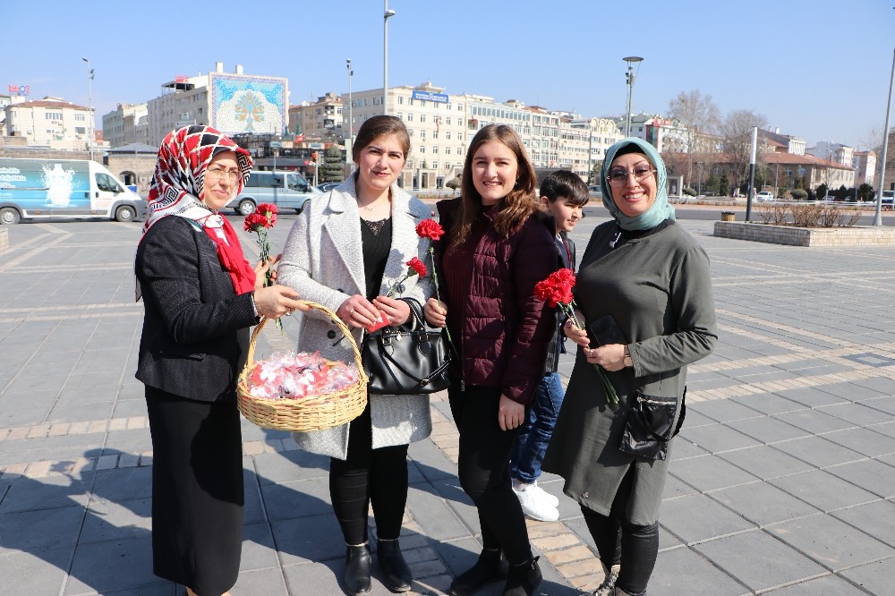 Dünyam Hastanesi ‘Kadınlar Günü’nü unutmadı 