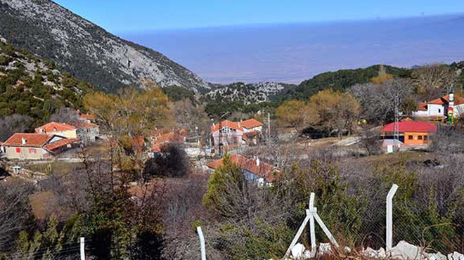 Dünyanın dört bir yanından bu köye akın ediyorlar!