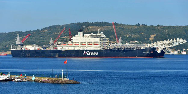 Dünyanın en büyüğü TürkAkım için boğazdan geçti