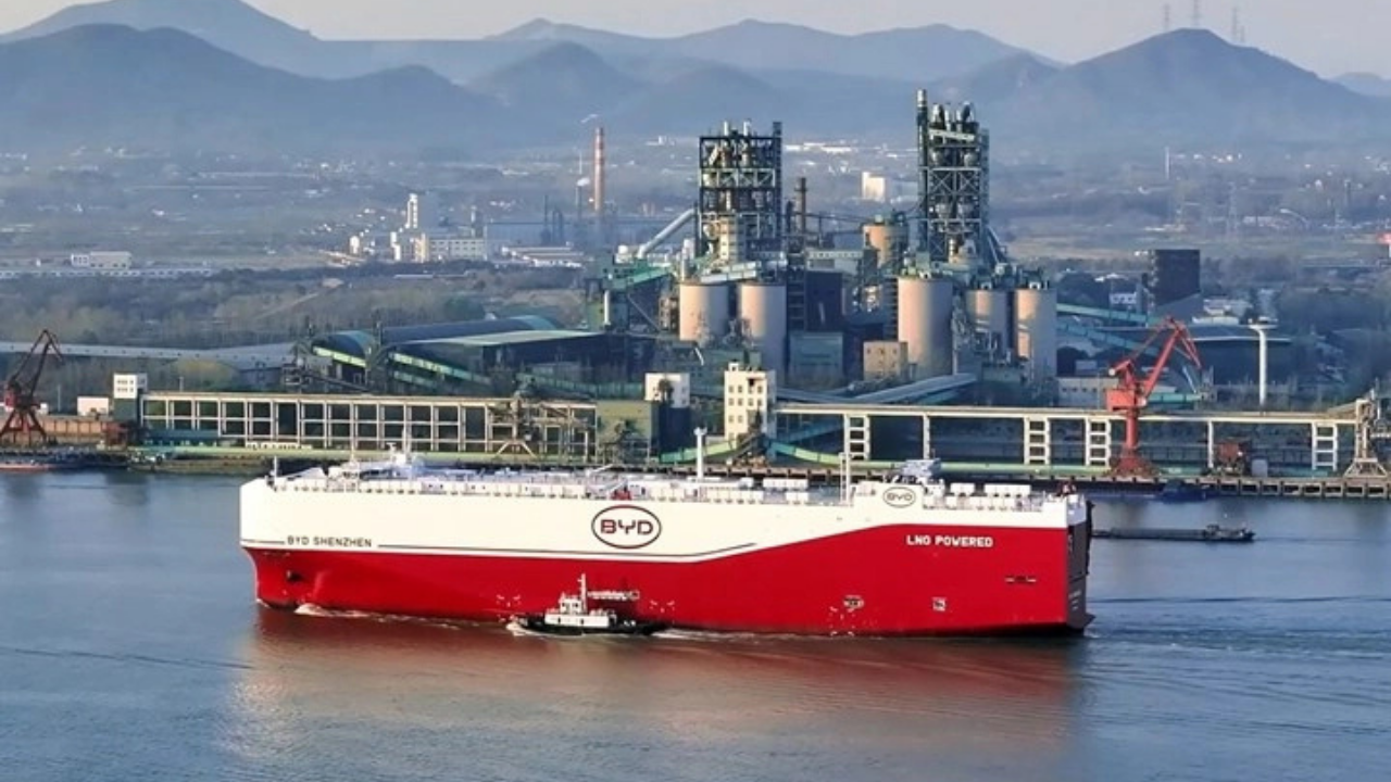 Dünyanın en büyük araç gemisi o ülkeye gidiyor: BYD Shenzhen tarih yazıyor!