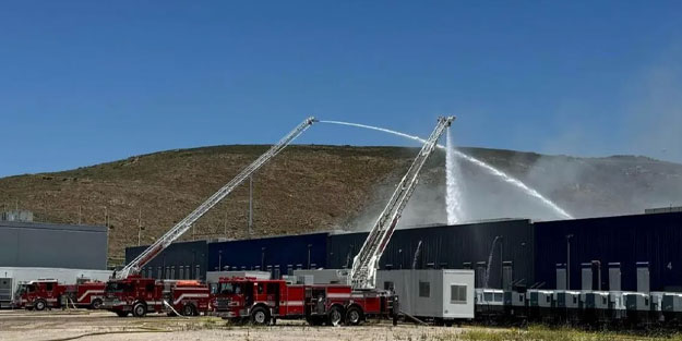 Dünyanın en büyük lityum enerji depolama tesisi 5 gündür yanıyor