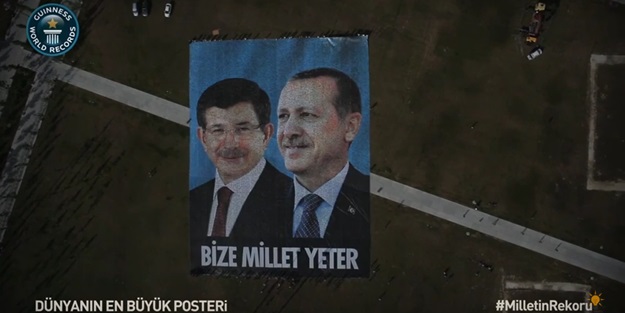 Dünyanın en büyük posteri Yenikapı'da açıldı