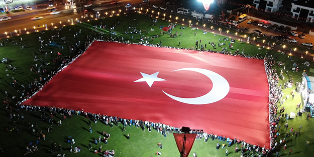 Dünyanın en büyük Türk Bayrağı 15 Temmuz’da açıldı