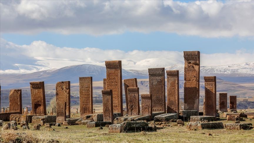 Dünyanın en büyük Türk İslam mezarlığı yeşille bütünleşecek