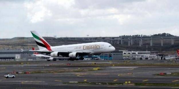 Dünyanın en büyük uçağı İstanbul'a ilk yolcularını taşıdı