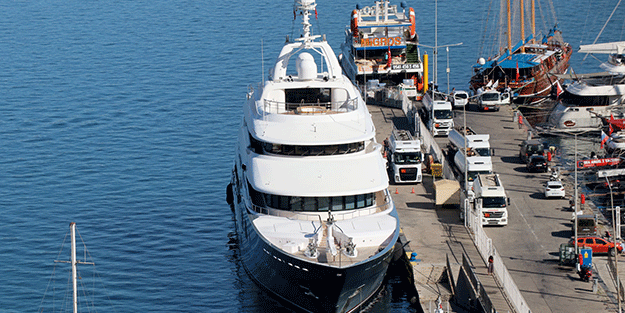 Dünyanın en büyükleri arasında! Titan Fethiye'ye geldi