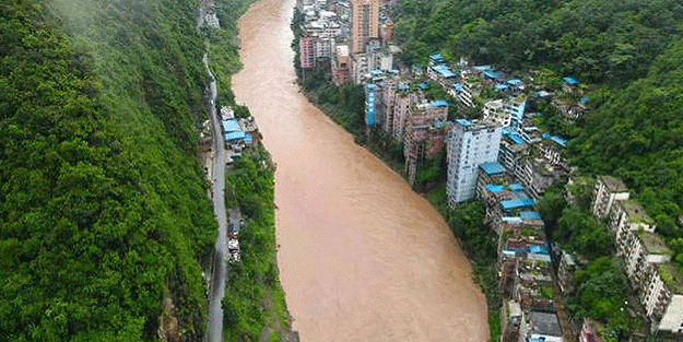 Dünyanın en dar kenti, sosyal medyada viral oldu