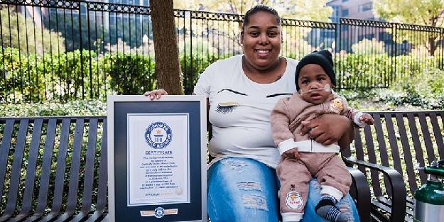 Dünyanın en erken doğan prematüre bebeği, Guinness Rekorlar Kitabına girdi