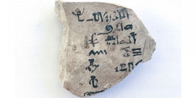 Dünyanın en eski alfabe tableti bulundu!