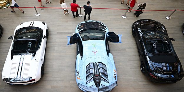 Dünyanın en lüks otomobillerini getirdiler