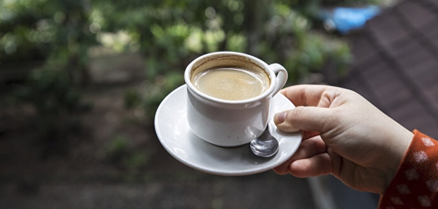 Dünyanın en pahalı kahvesi: Yapımını görenlerin midesi bulanıyor