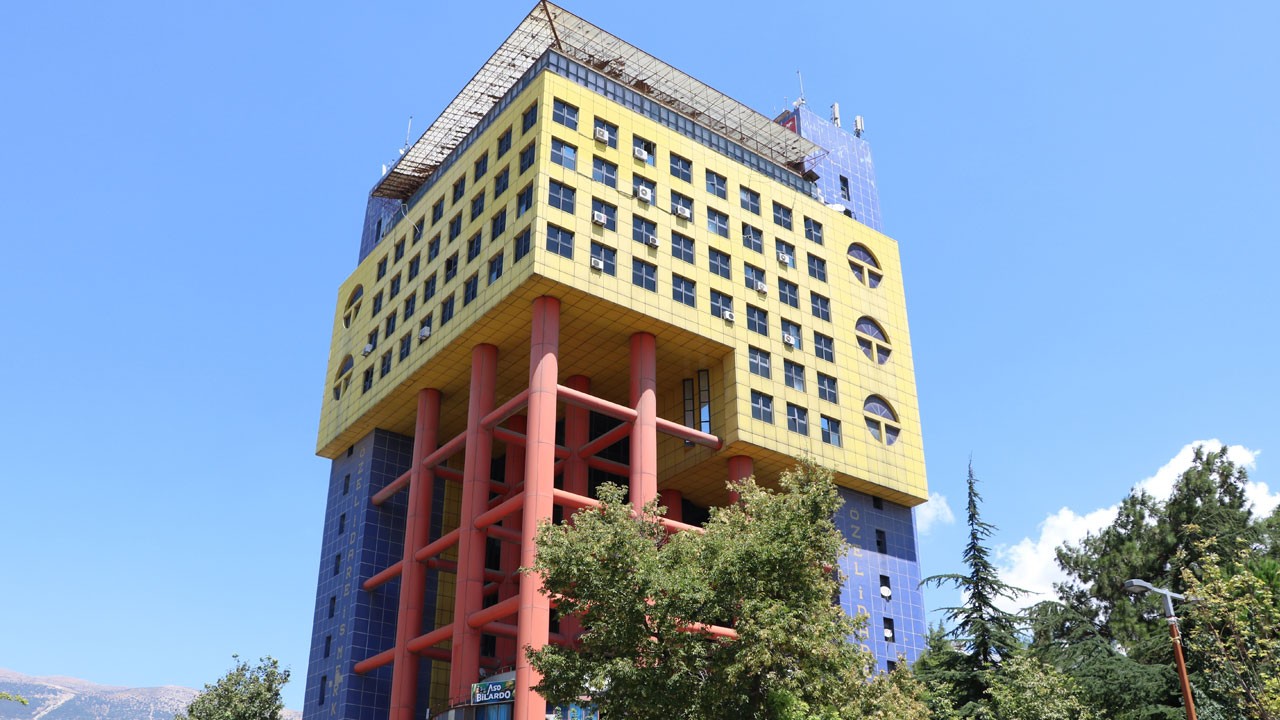 ‘Dünyanın en saçma binası’nın yerine bakın ne yapılıyor!