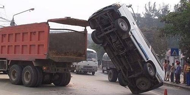 Dünyanın en tuhaf trafik kazaları - FOTO