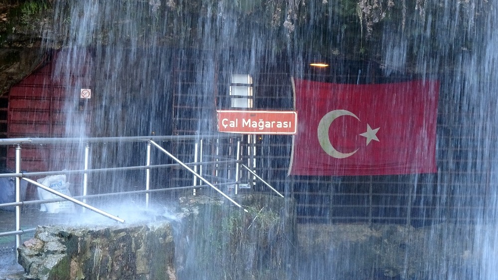 Dünyanın en uzun ikinci mağarasında Korona virüs önlemi 