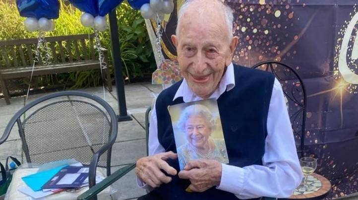 Dünyanın en yaşlı erkeği İngiliz John Tinniswood oldu! Yaşını duyan inanamadı