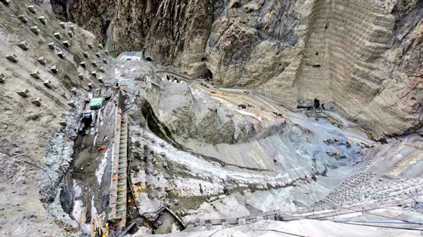 Dünyanın en yüksek 3. barajında kazı çalışmaları bitti