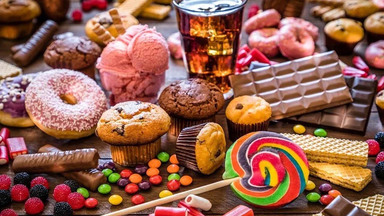 Dünyanın en zararlı içeceği! Sakın evinize sokmayın: Şekeri yükseltiyor, kemik sağlığını bozuyor!