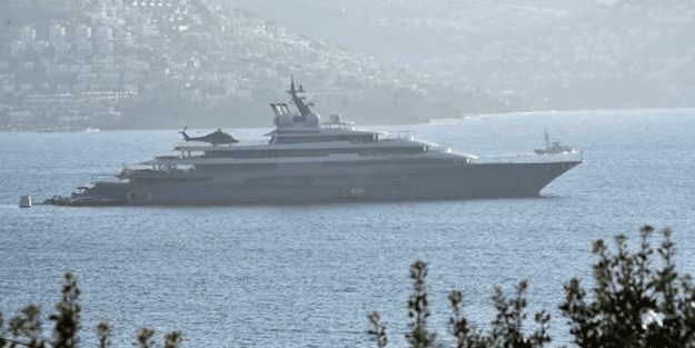 Dünyanın en zengin adamı Bodrum'dan bir türlü ayrılmıyor!