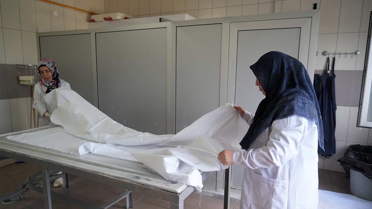 Dünyanın en zor mesleklerinden biri! Kadın gassalların şahit olduğu ibretlik haller