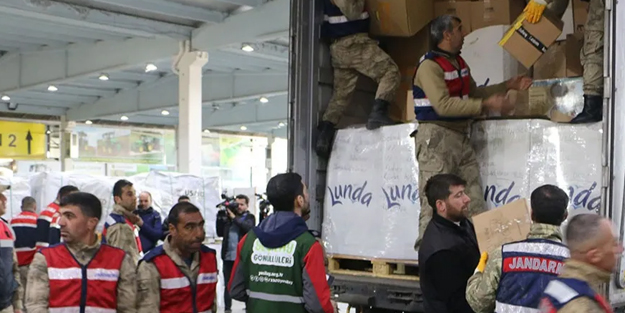 Dünyanın farklı ülkelerden yardımlar Diyarbakır'a ulaştı! Ekibindeki kişiler çadır kent ve mekanlara yolluyor