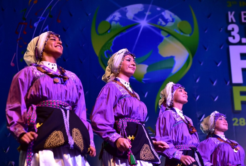 Dünya’nın folklor renkleri Kepez’de buluşuyor 