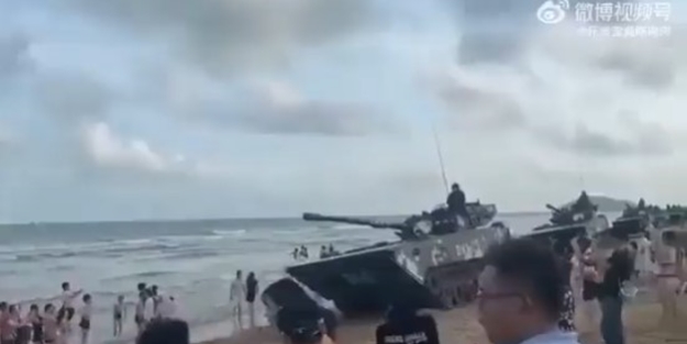 Dünyanın gözü orada! Uçak gemileri limandan ayrıldı