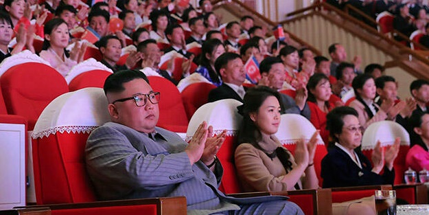 Dünyanın konuştuğu görüntü! 6 yıl sonra kocasını öldürten yeğeniyle yan yana