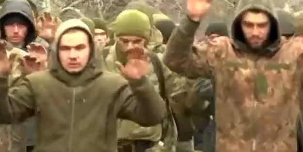 Dünyanın konuştuğu görüntüler! Böyle teslim oldular