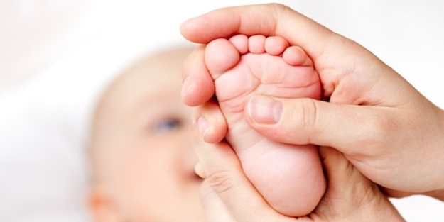 Dünyanın konuştuğu topuk kanı taramasına uzmanlardan açıklama geldi! “Bunun tartışmasını bile kabul edemiyoruz”