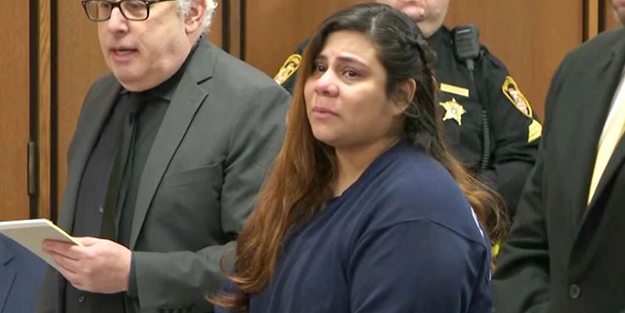 Dünyanın konuştuğu vahşet: Bebeğini evde bırakıp tatile gitti! Cani anne için karar verildi