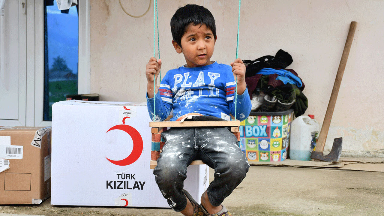 Dünyanın şefkat eli Türk Kızılay, Kuzey Makedonya'daki ihtiyaç sahiplerine de el uzattı