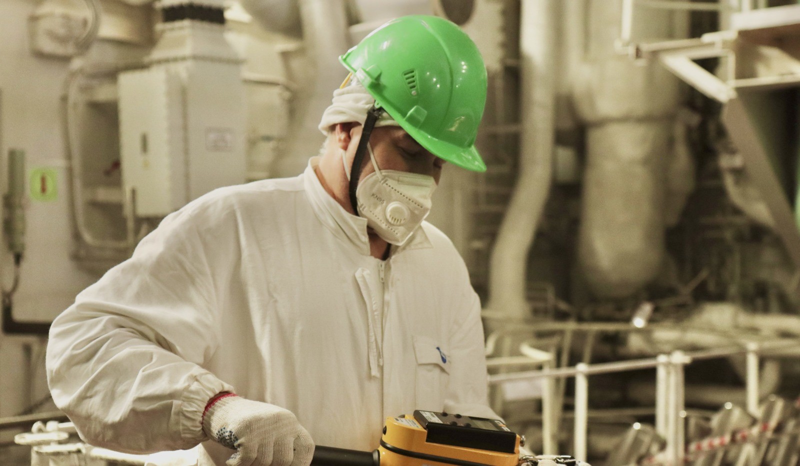 Dünyanın tek yüzer nükleer güç santraline ilk yakıt ikmaline başlandı