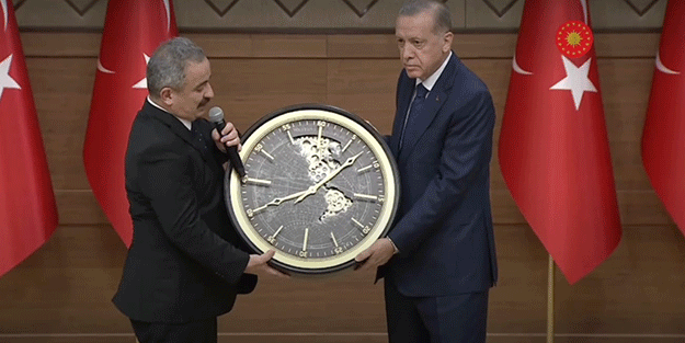 ‘Dünyaya ayar veren biz varız’ Başkan Erdoğan'a sürpriz hediye